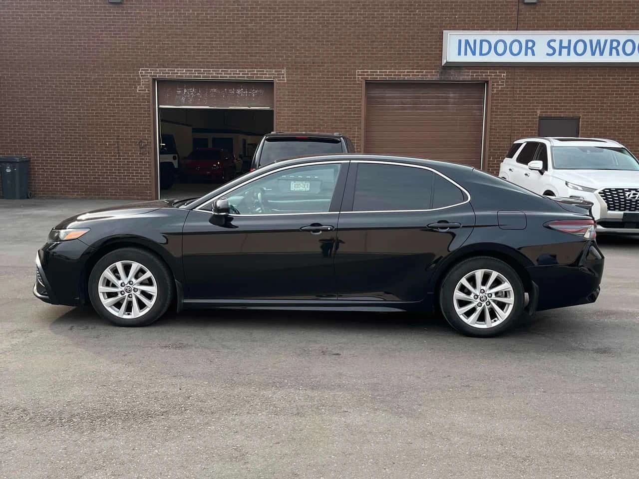 Toyota Camry * SE * CARFAX * ОПЦИЯ ЗА ФИНАНСИРАНЕ, снимка 2 - Автомобили и джипове - 55547377