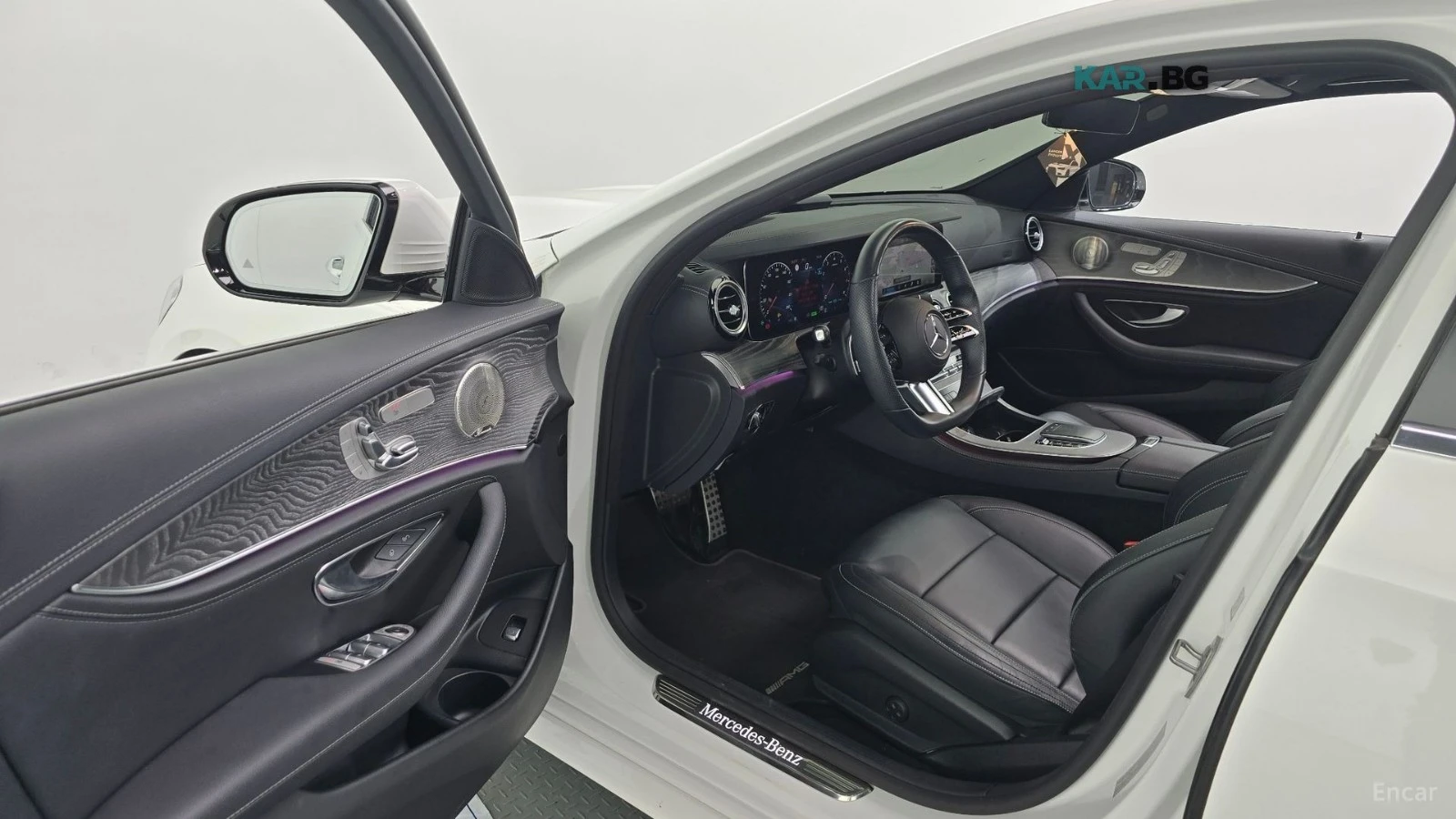 Mercedes-Benz E 350 4MATIC* AMG-LINE* BURMESTER* DISTRONIC* 360* , снимка 8 - Автомобили и джипове - 56182308