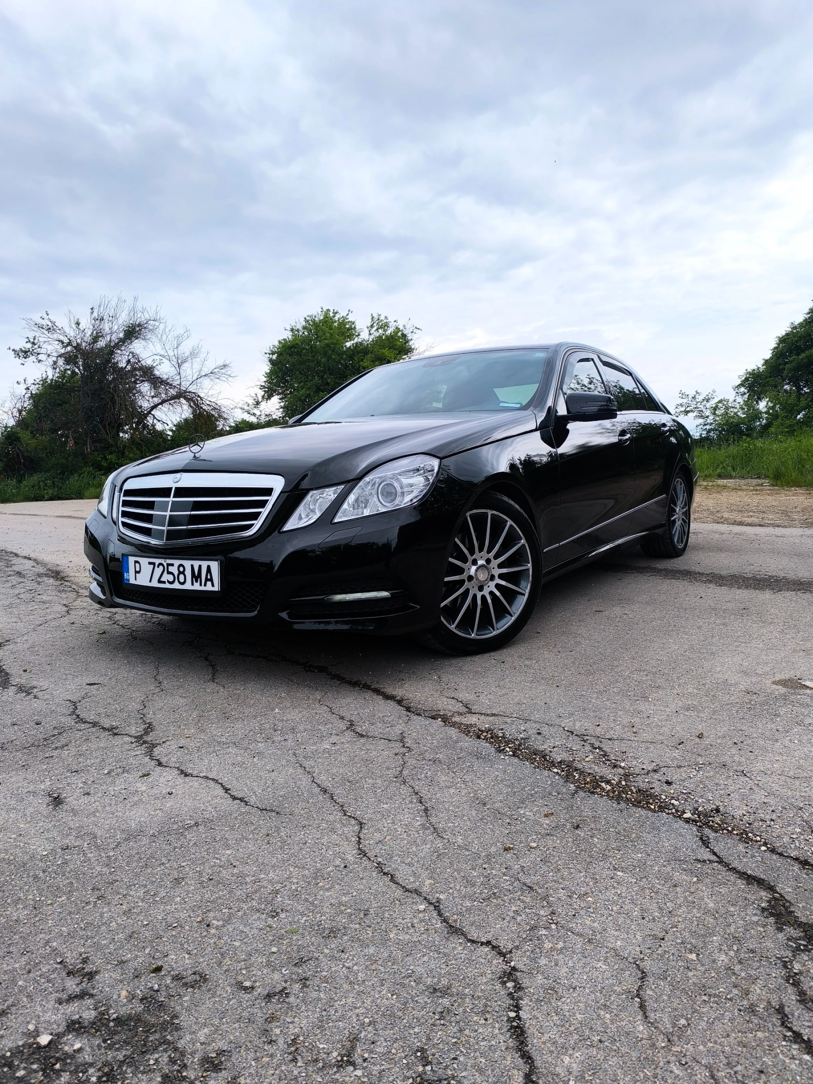 Mercedes-Benz E 300 350CDI Distronic, снимка 9 - Автомобили и джипове - 56331844