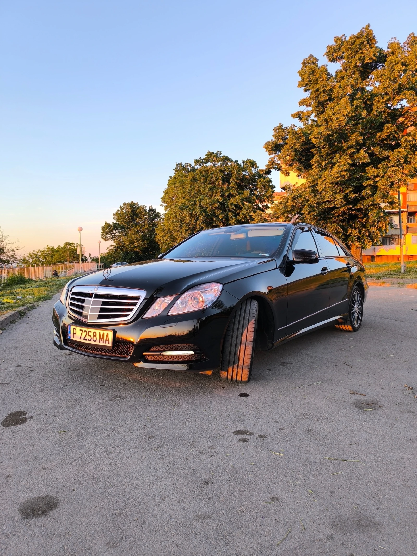 Mercedes-Benz E 300 350CDI Distronic, снимка 4 - Автомобили и джипове - 56331844