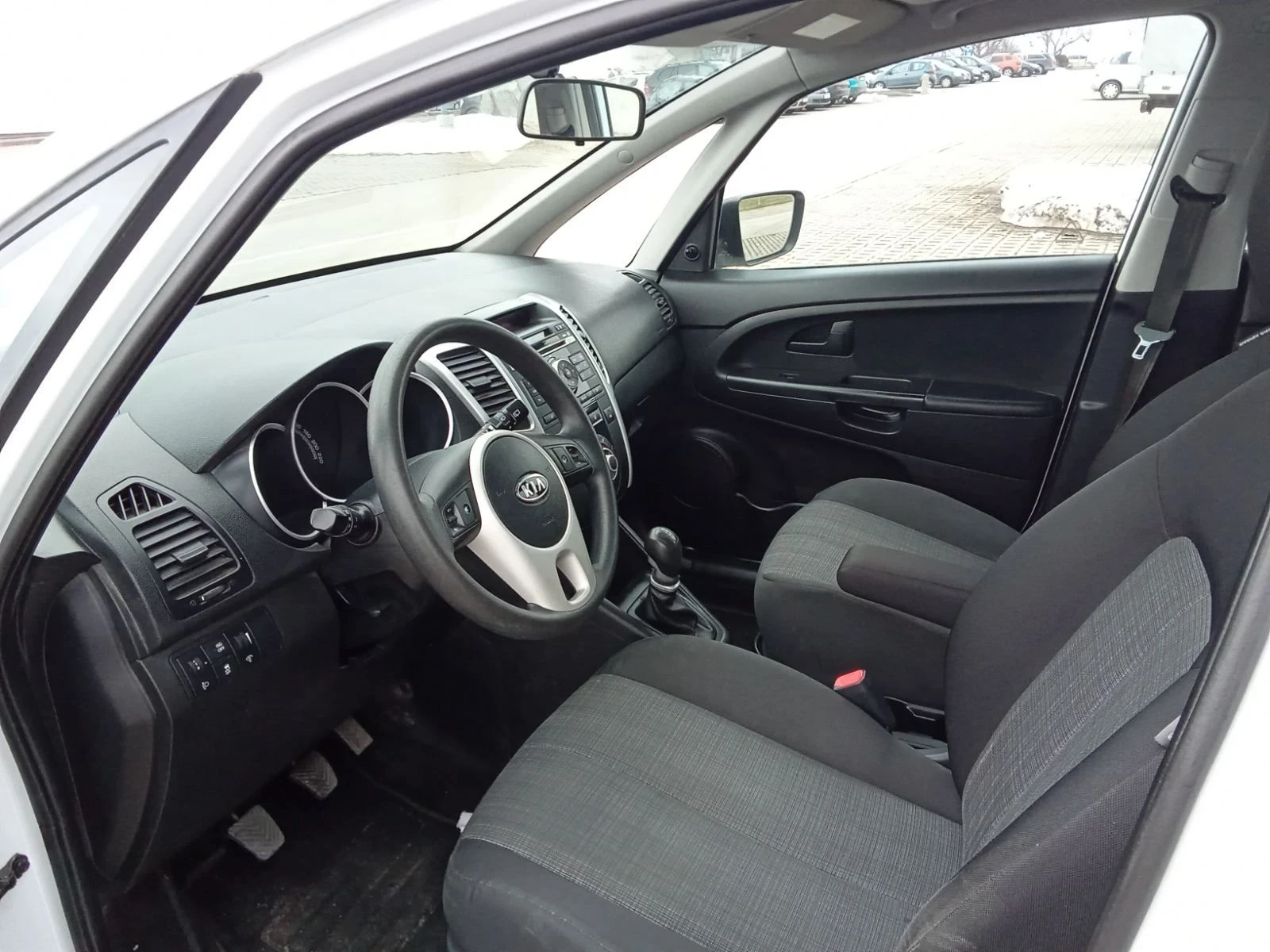 Kia Venga, снимка 2 - Автомобили и джипове - 56524693