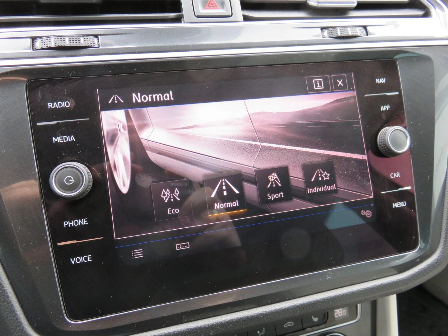 VW Tiguan 2.0 TDI SCR DSG 4MO Highline | Mobile.bg   14