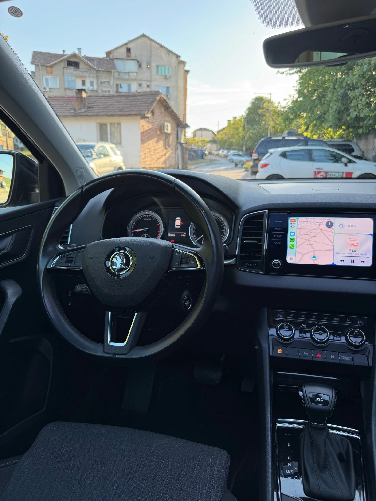 Skoda Karoq 1.5 TSI 7 DSG /Панорама/Печка, снимка 10 - Автомобили и джипове - 53829507