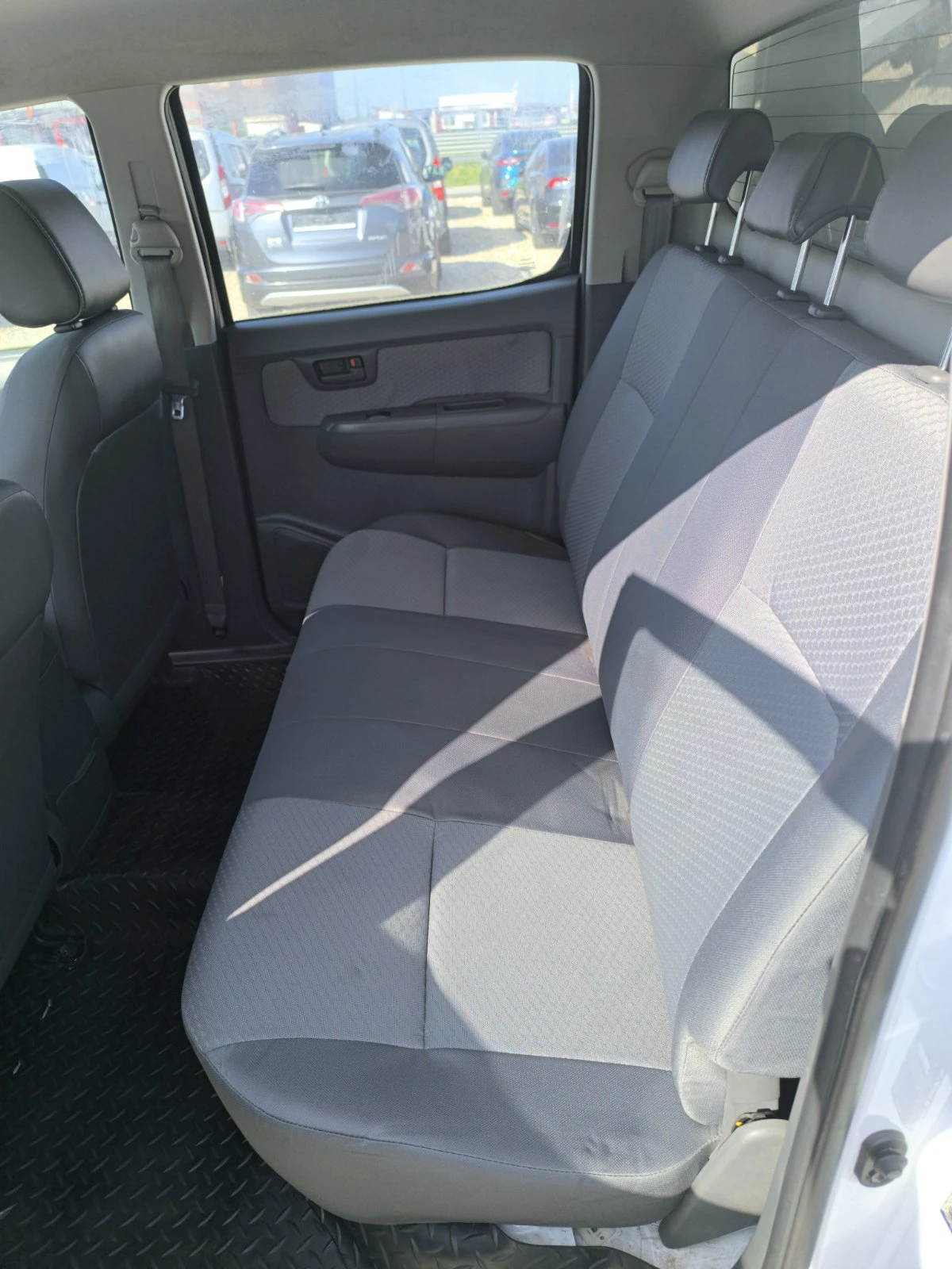 Toyota Hilux 2.5D 4X4 HARDTOP, снимка 14 - Автомобили и джипове - 54064516