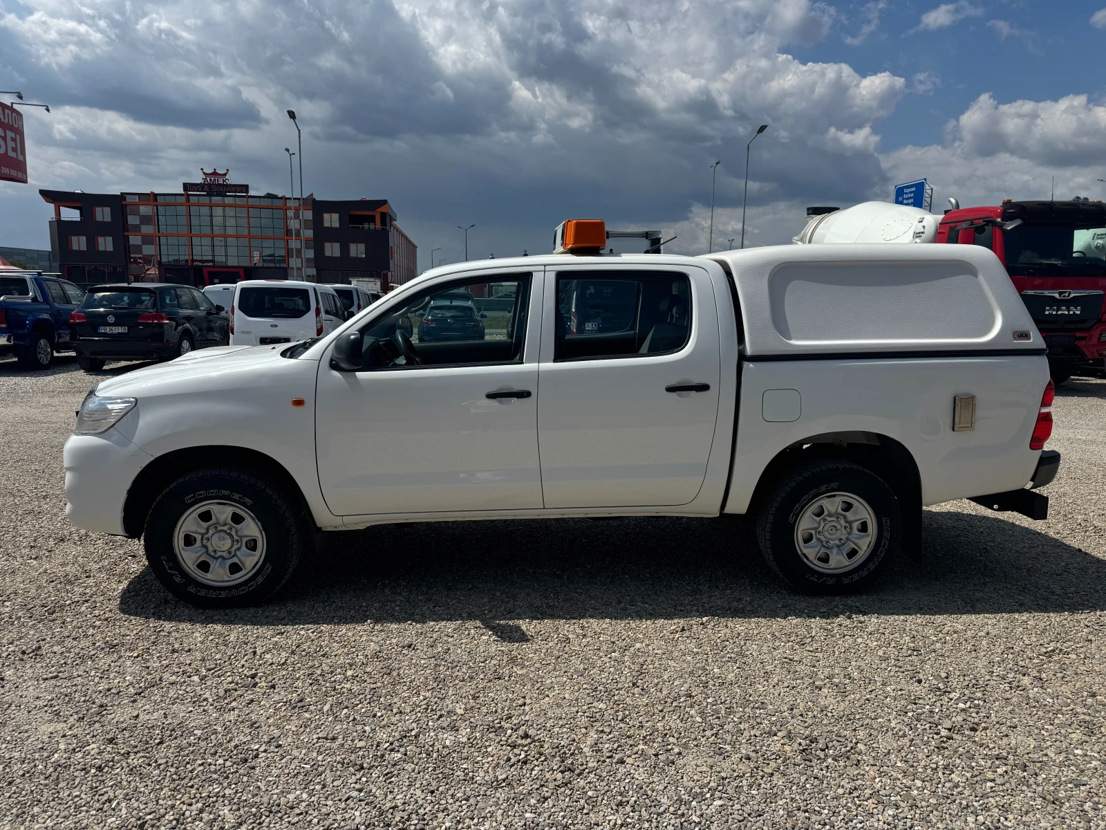 Toyota Hilux 2.5D 4X4 HARDTOP, снимка 5 - Автомобили и джипове - 54064516