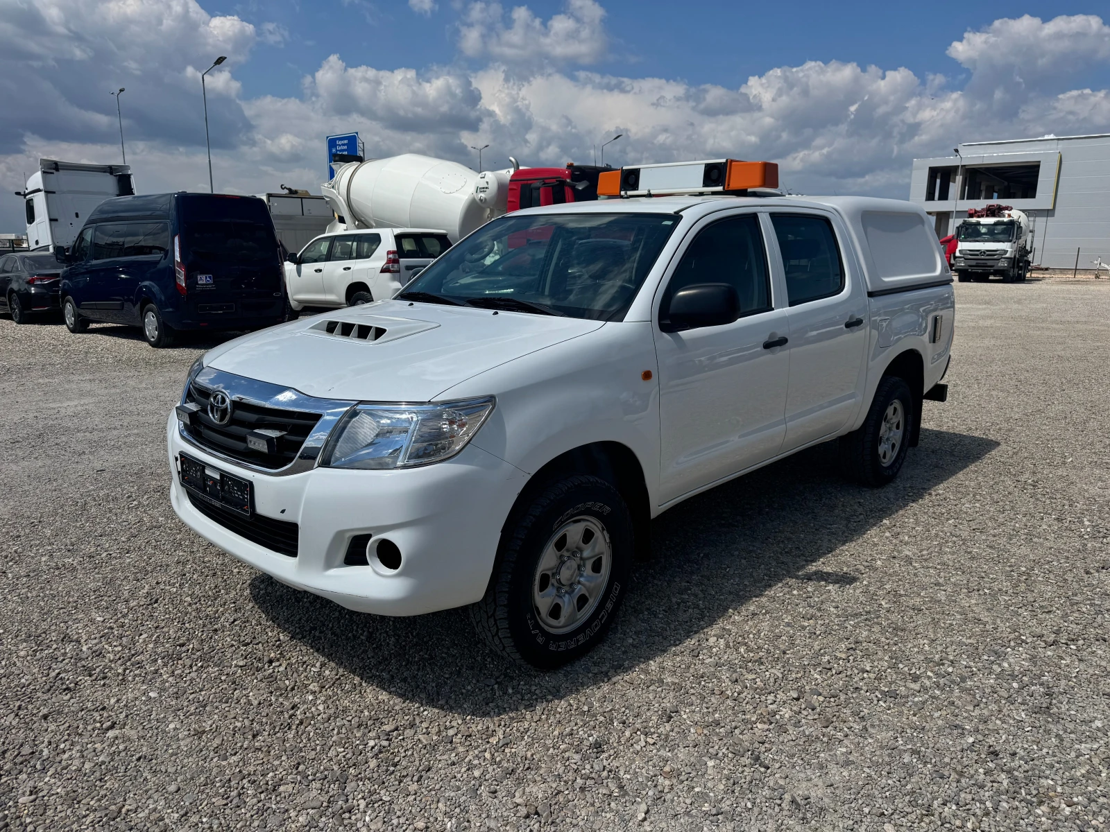 Toyota Hilux 2.5D 4X4 HARDTOP, снимка 3 - Автомобили и джипове - 54064516