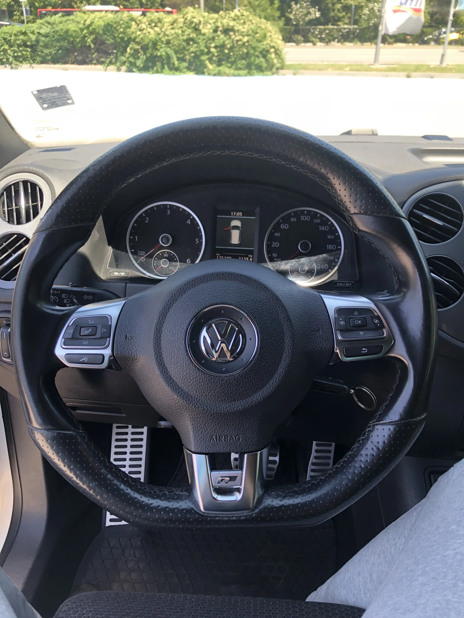 VW Tiguan, снимка 6 - Автомобили и джипове - 55275386