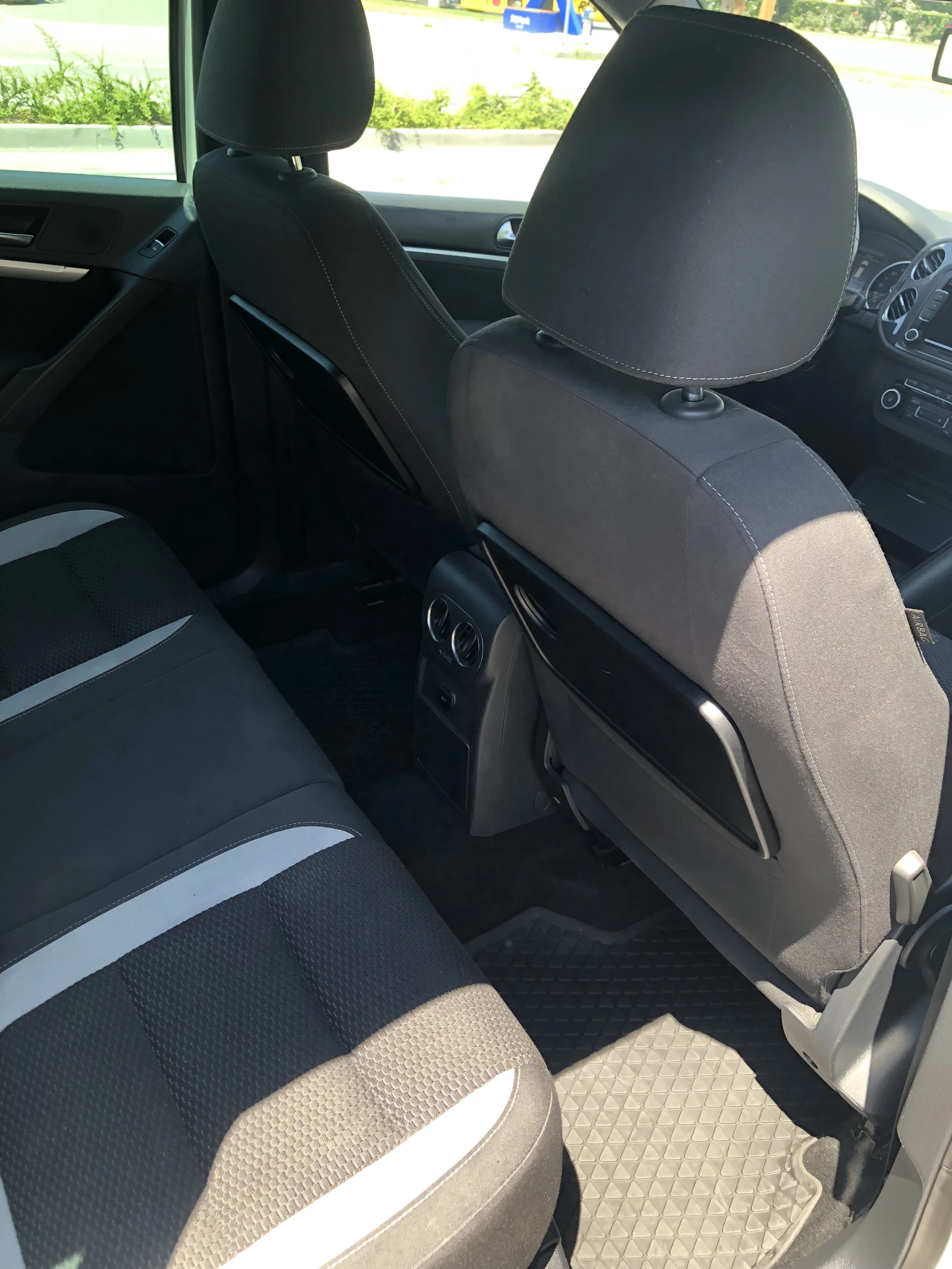 VW Tiguan, снимка 11 - Автомобили и джипове - 55275386