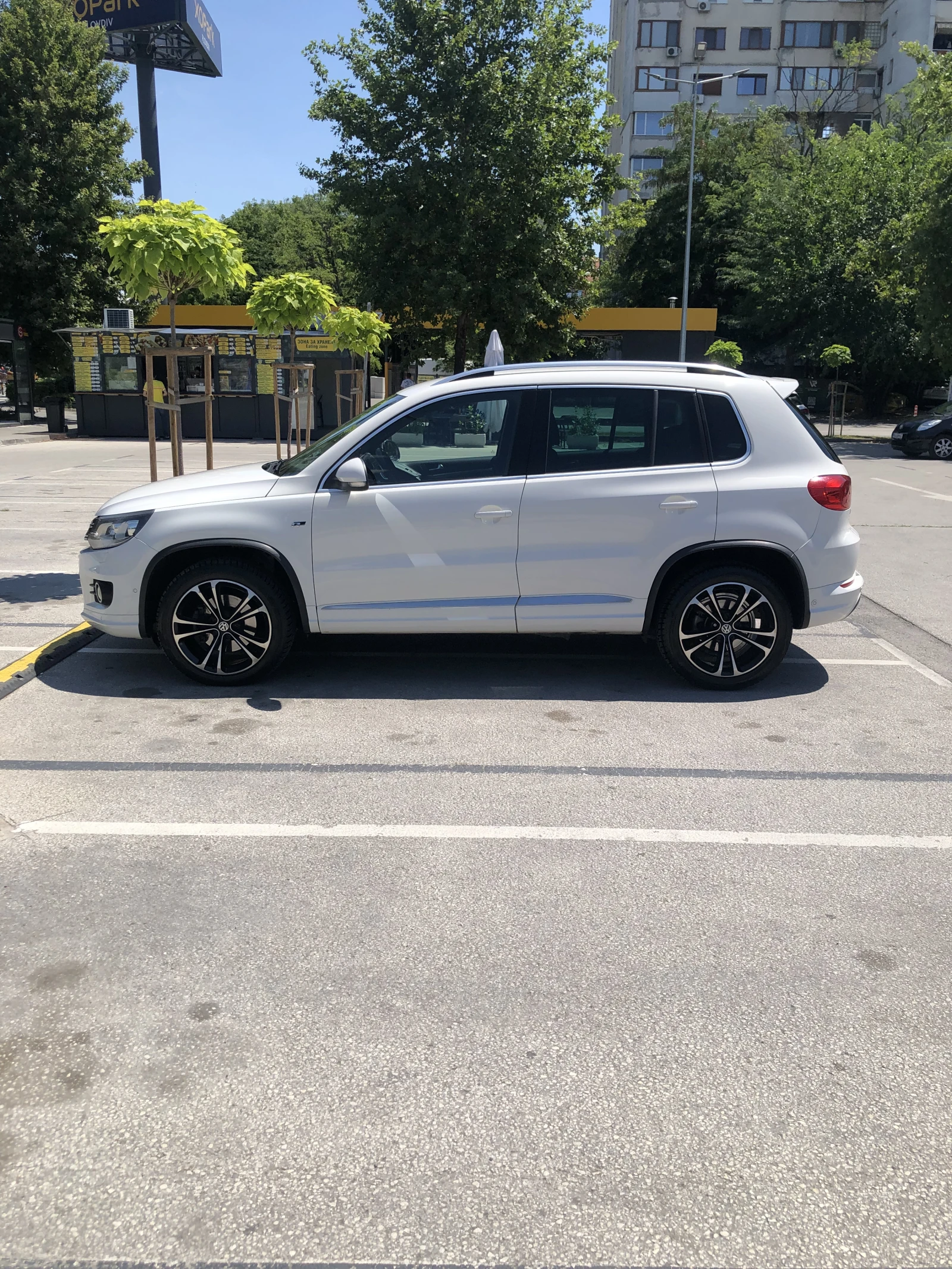 VW Tiguan, снимка 7 - Автомобили и джипове - 55275386