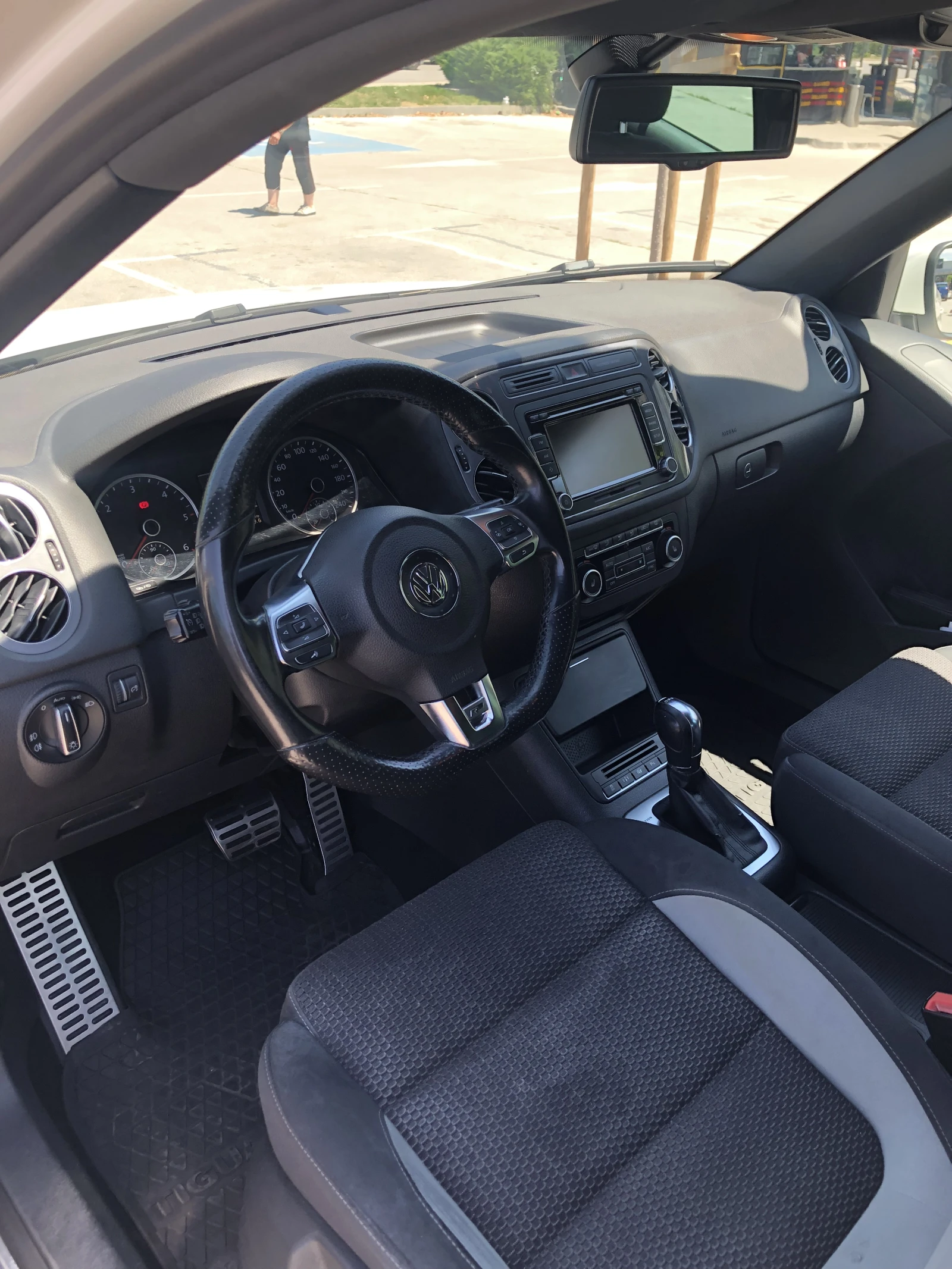 VW Tiguan, снимка 13 - Автомобили и джипове - 55275386