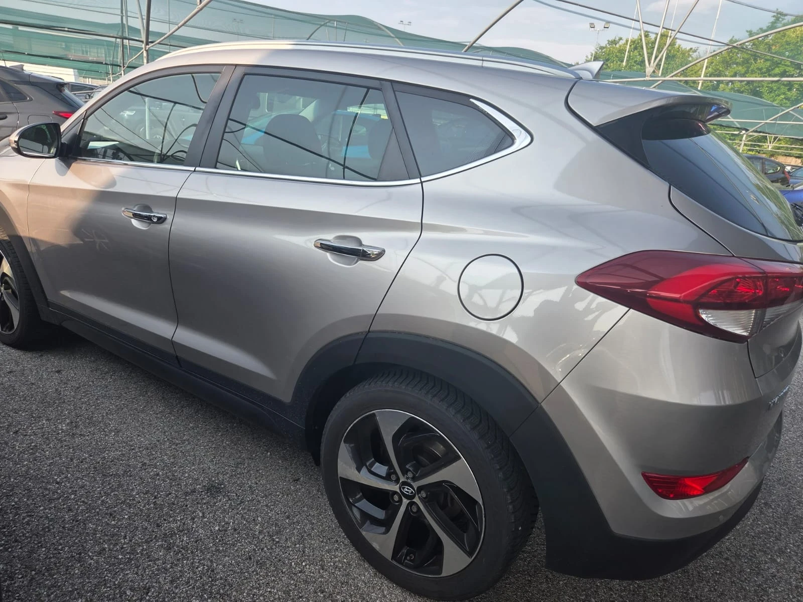 Hyundai Tucson 1.7 CRDI, снимка 3 - Автомобили и джипове - 55389320