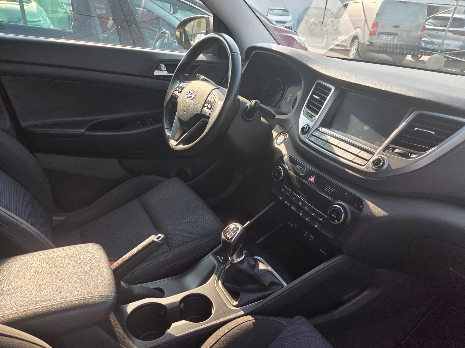Hyundai Tucson 1.7 CRDI, снимка 7 - Автомобили и джипове - 55389320