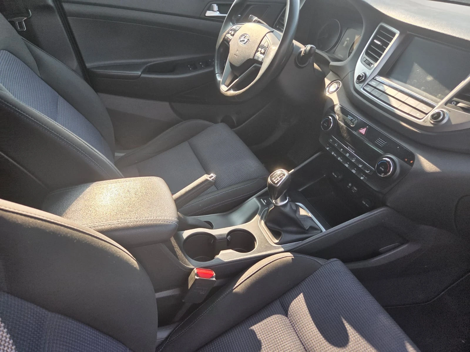 Hyundai Tucson 1.7 CRDI, снимка 9 - Автомобили и джипове - 55389320