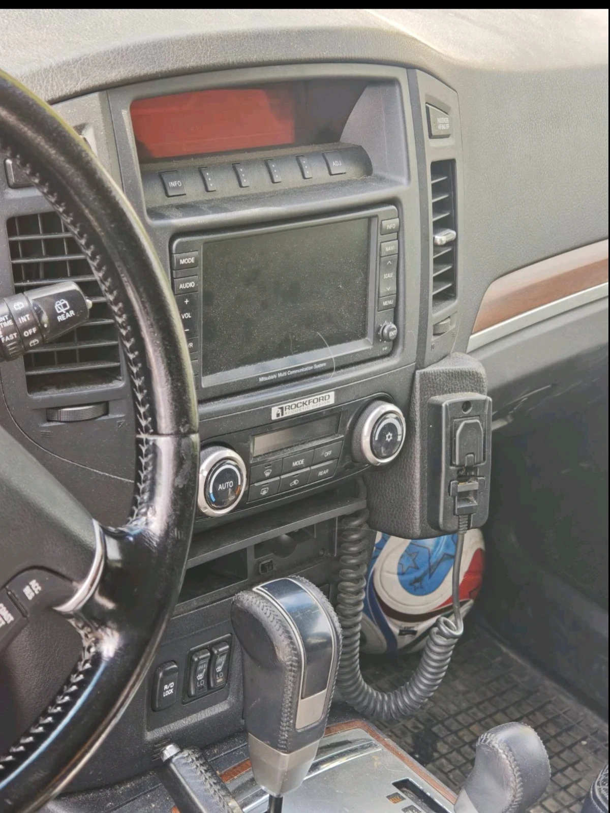 Mitsubishi Pajero 3.2 4x4, снимка 8 - Автомобили и джипове - 56342061
