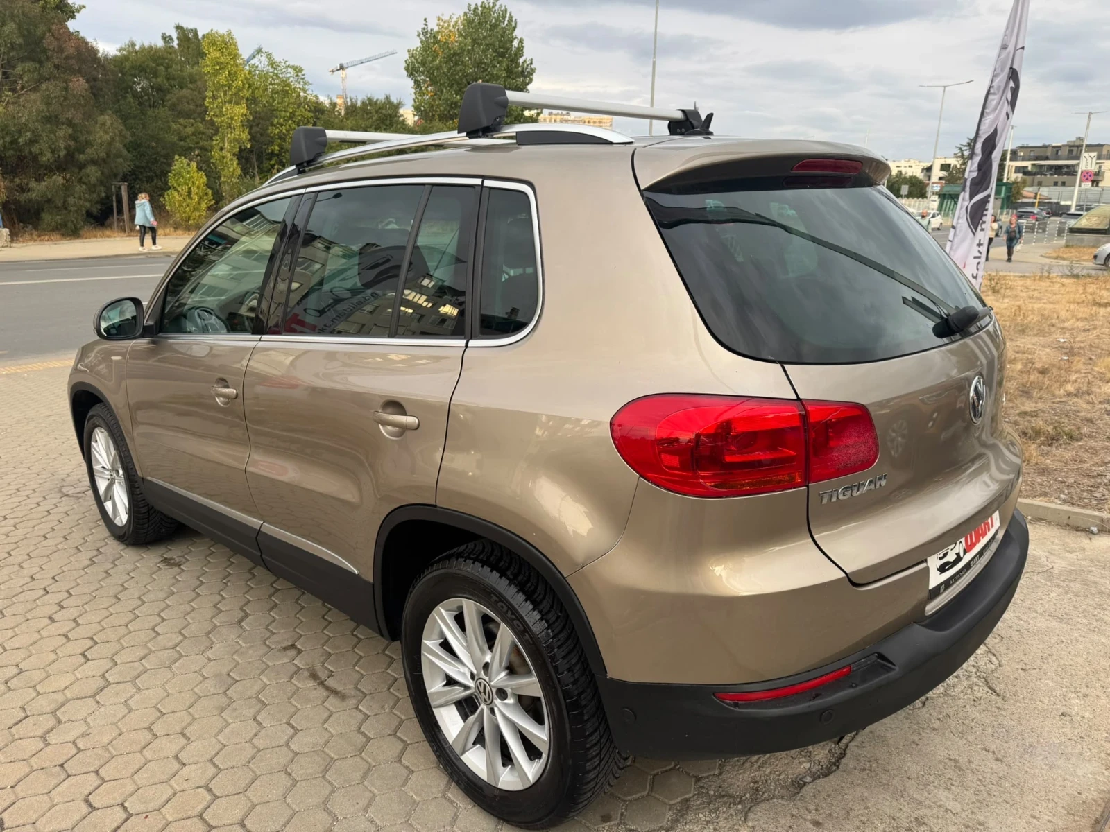 VW Tiguan 2.0TDi/140к.с., снимка 5 - Автомобили и джипове - 56307594