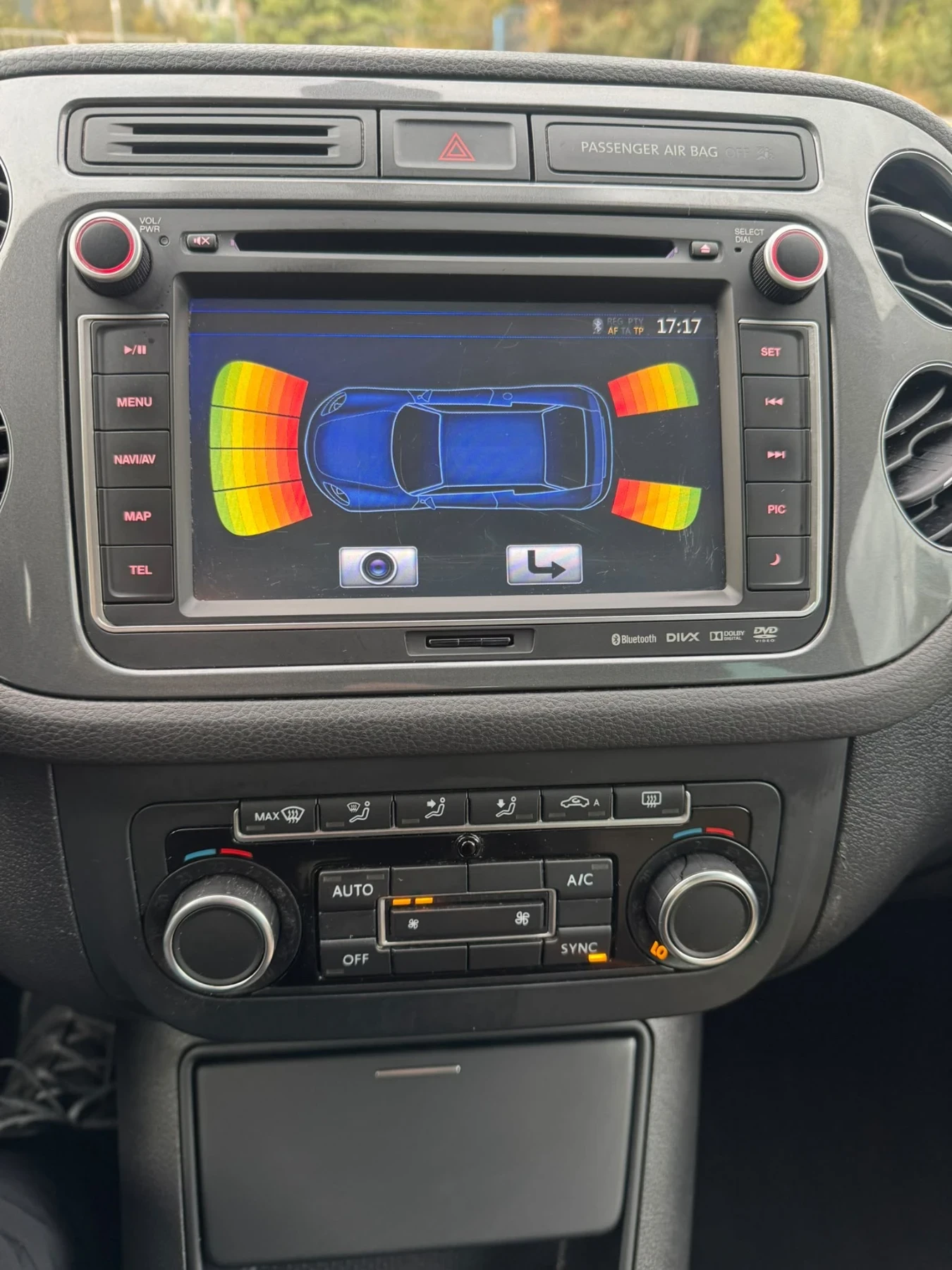 VW Tiguan 2.0TDi/140к.с., снимка 14 - Автомобили и джипове - 56307594