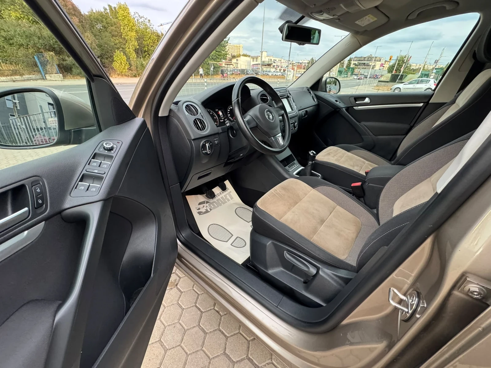 VW Tiguan 2.0TDi/140к.с., снимка 7 - Автомобили и джипове - 56307594