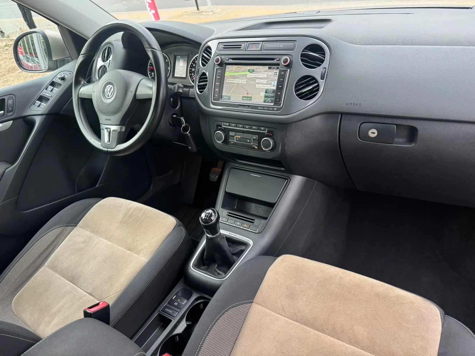 VW Tiguan 2.0TDi/140к.с., снимка 8 - Автомобили и джипове - 56307594