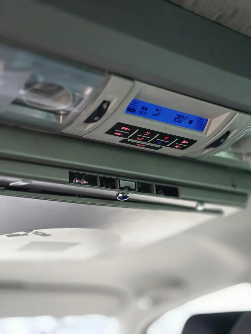 VW Multivan, снимка 11 - Бусове и автобуси - 53324515