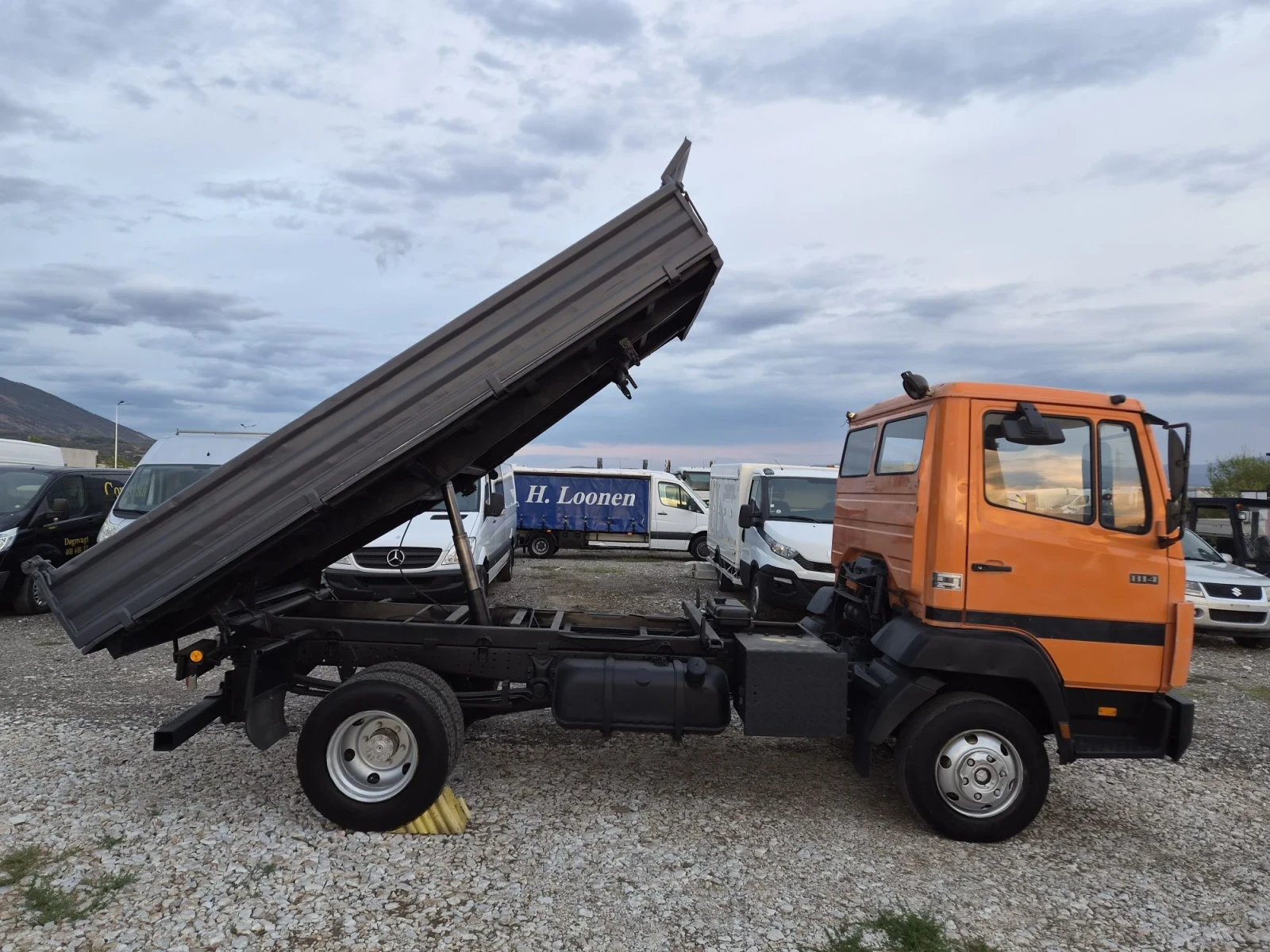 Mercedes-Benz 814 Тристранен самосвал, снимка 6 - Камиони - 56168431