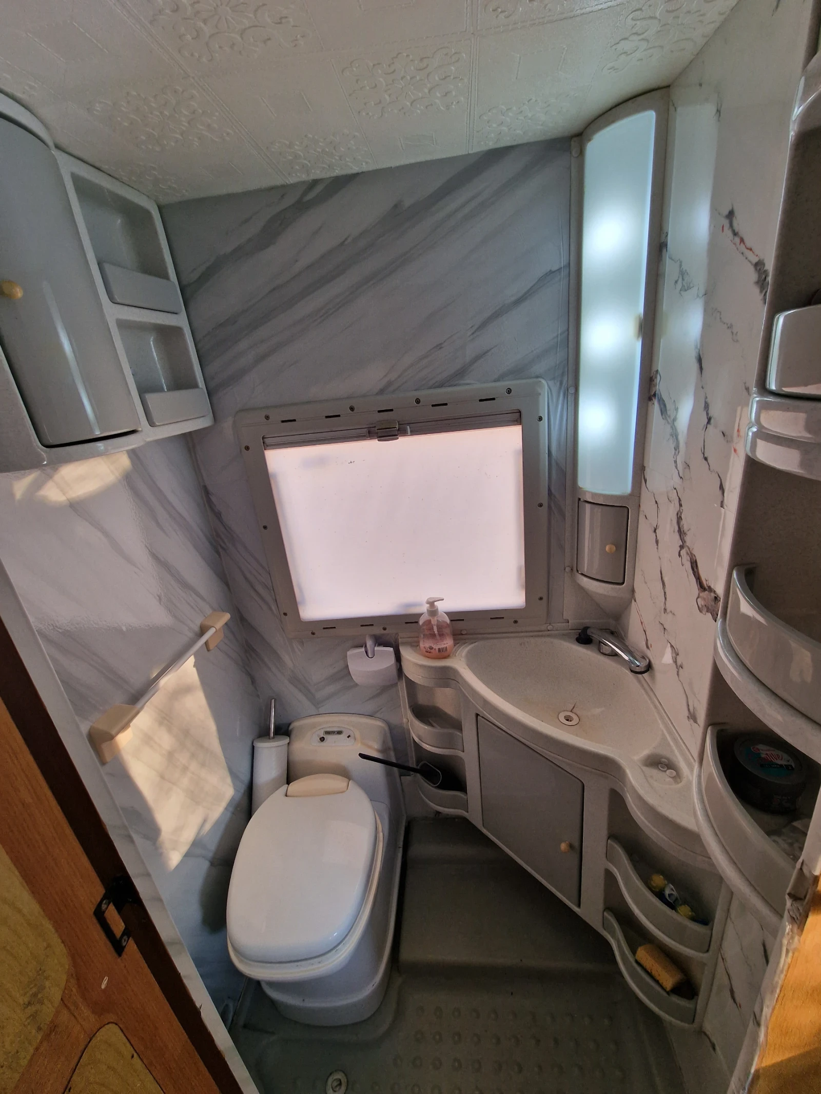 ������ Adria 2000 | Mobile.bg � ����������� 14