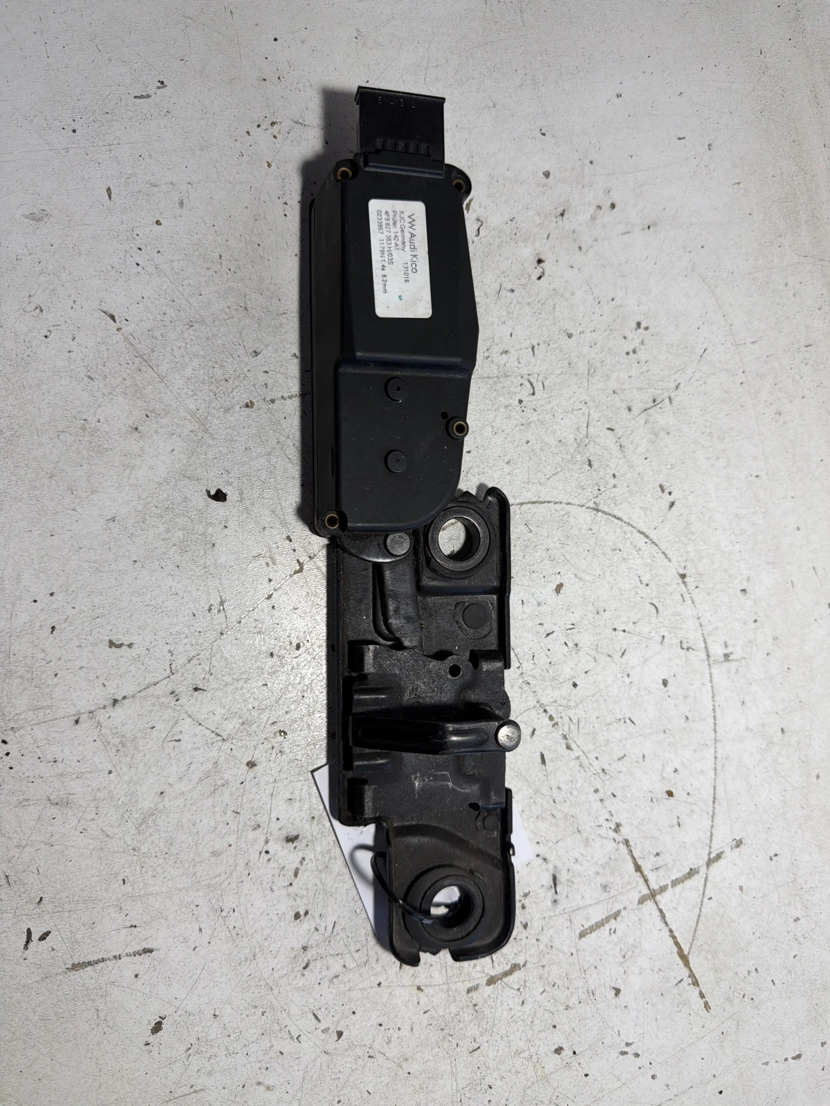 ел. моторче заден капак 4F9827383H Audi A6