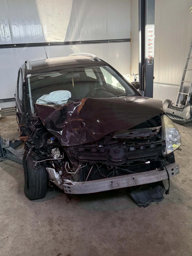 Toyota Corolla verso 1.6 VVTI 110кс 2008г НА ЧАСТИ