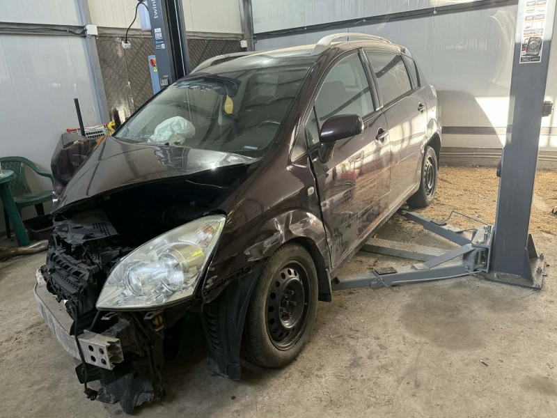 Toyota Corolla verso 1.6 VVTI 110кс 2008г НА ЧАСТИ, снимка 4 - Автомобили и джипове - 52982177