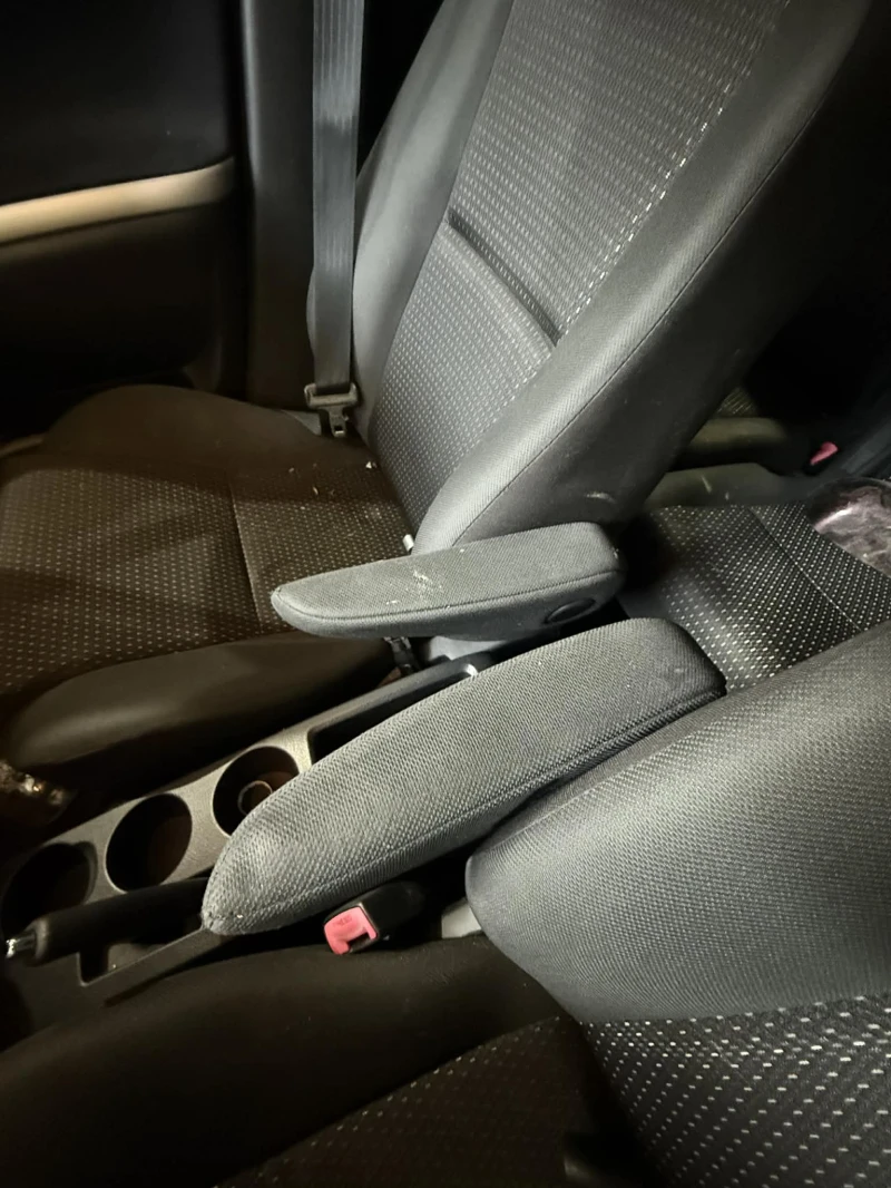 Toyota Corolla verso 1.6 VVTI 110кс 2008г НА ЧАСТИ, снимка 11 - Автомобили и джипове - 52982177