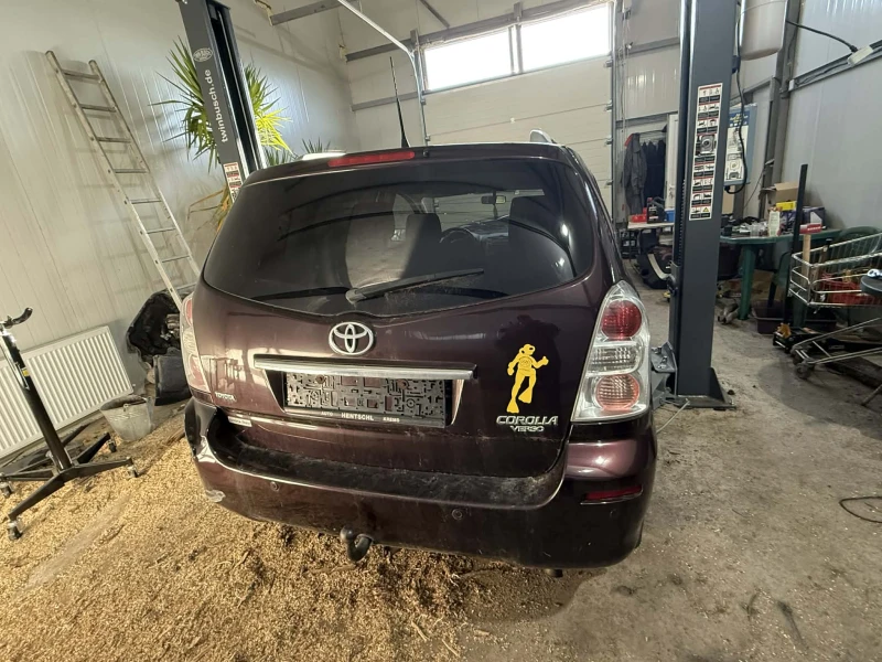 Toyota Corolla verso 1.6 VVTI 110кс 2008г НА ЧАСТИ, снимка 6 - Автомобили и джипове - 52982177