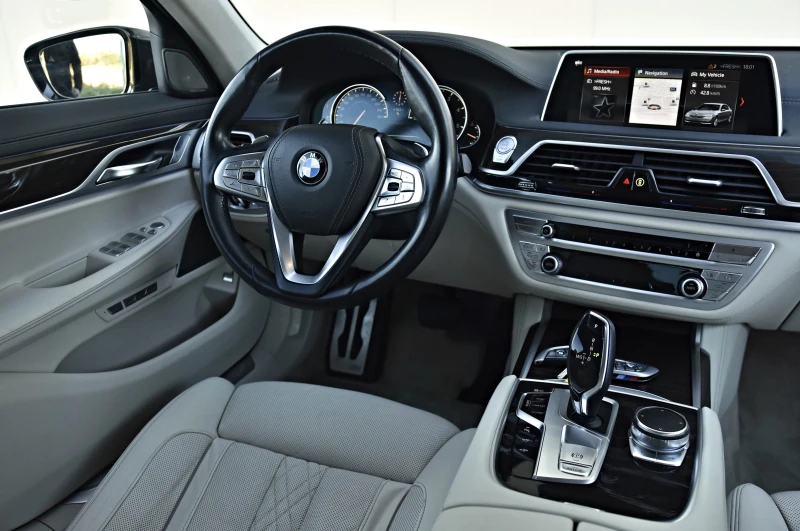 BMW 740 D M-SPORT Xdrive 3xTV 360 H/K LASER EXCLUSIVE FULL, снимка 10 - Автомобили и джипове - 47445097