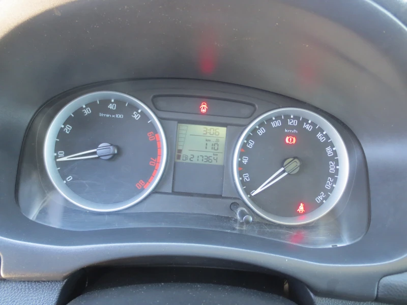 Skoda Roomster 1.4 i * SCOUT* , снимка 11 - Автомобили и джипове - 50302016