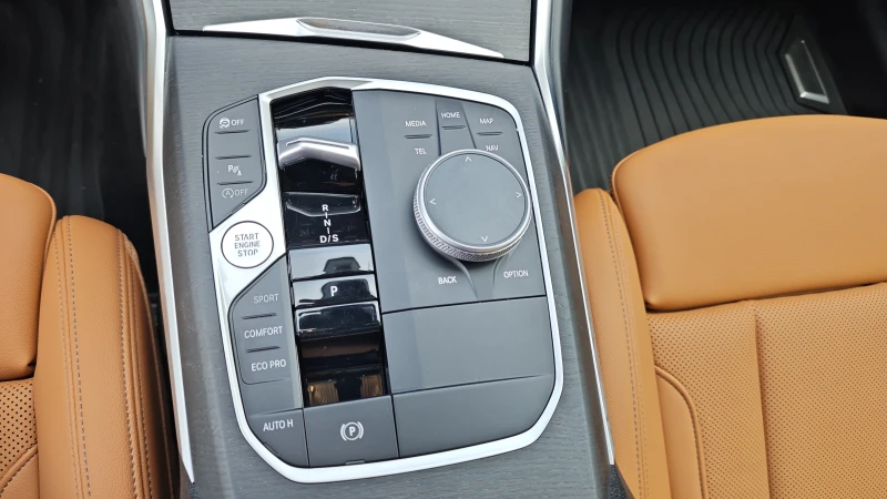 BMW 330 I xDrive, снимка 15 - Автомобили и джипове - 52300370