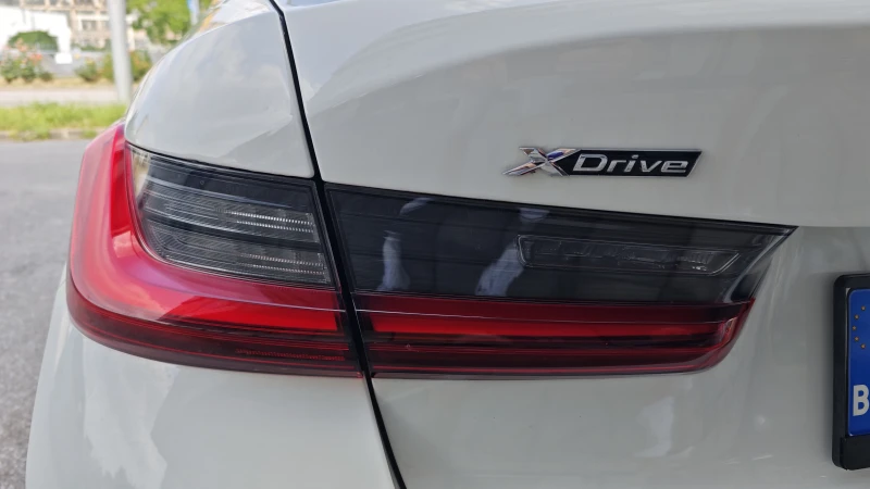 BMW 330 I xDrive, снимка 5 - Автомобили и джипове - 52300370