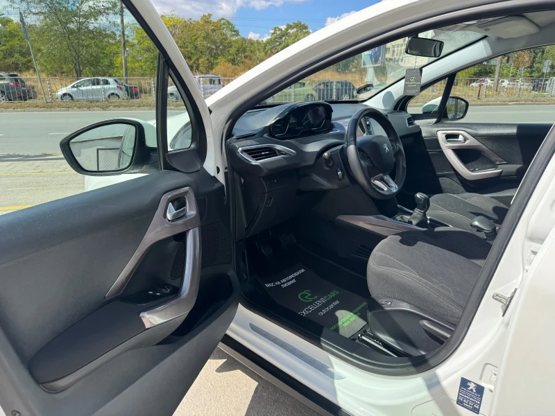 Peugeot 2008 1.4HDI* ALLURE* WHITE-PEARL, снимка 8 - Автомобили и джипове - 51722685