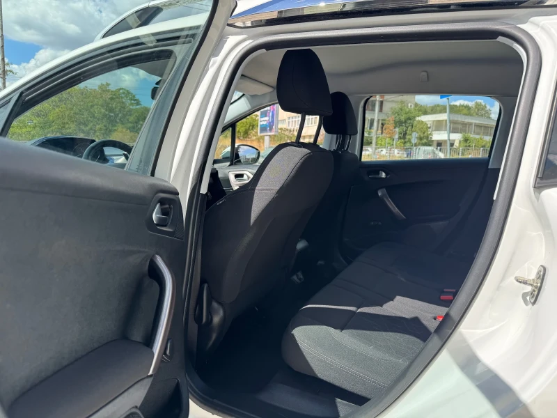 Peugeot 2008 1.4HDI* ALLURE* WHITE-PEARL, снимка 11 - Автомобили и джипове - 51722685
