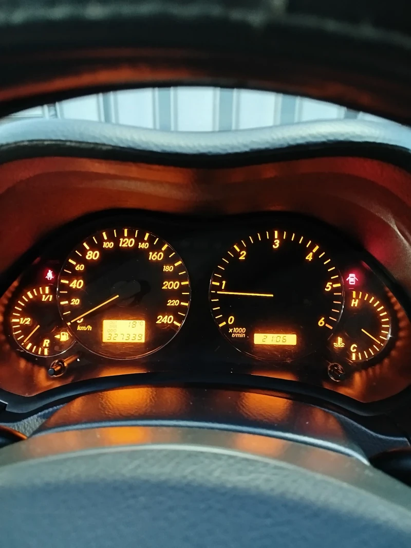 Toyota Avensis, снимка 4 - Автомобили и джипове - 52642109