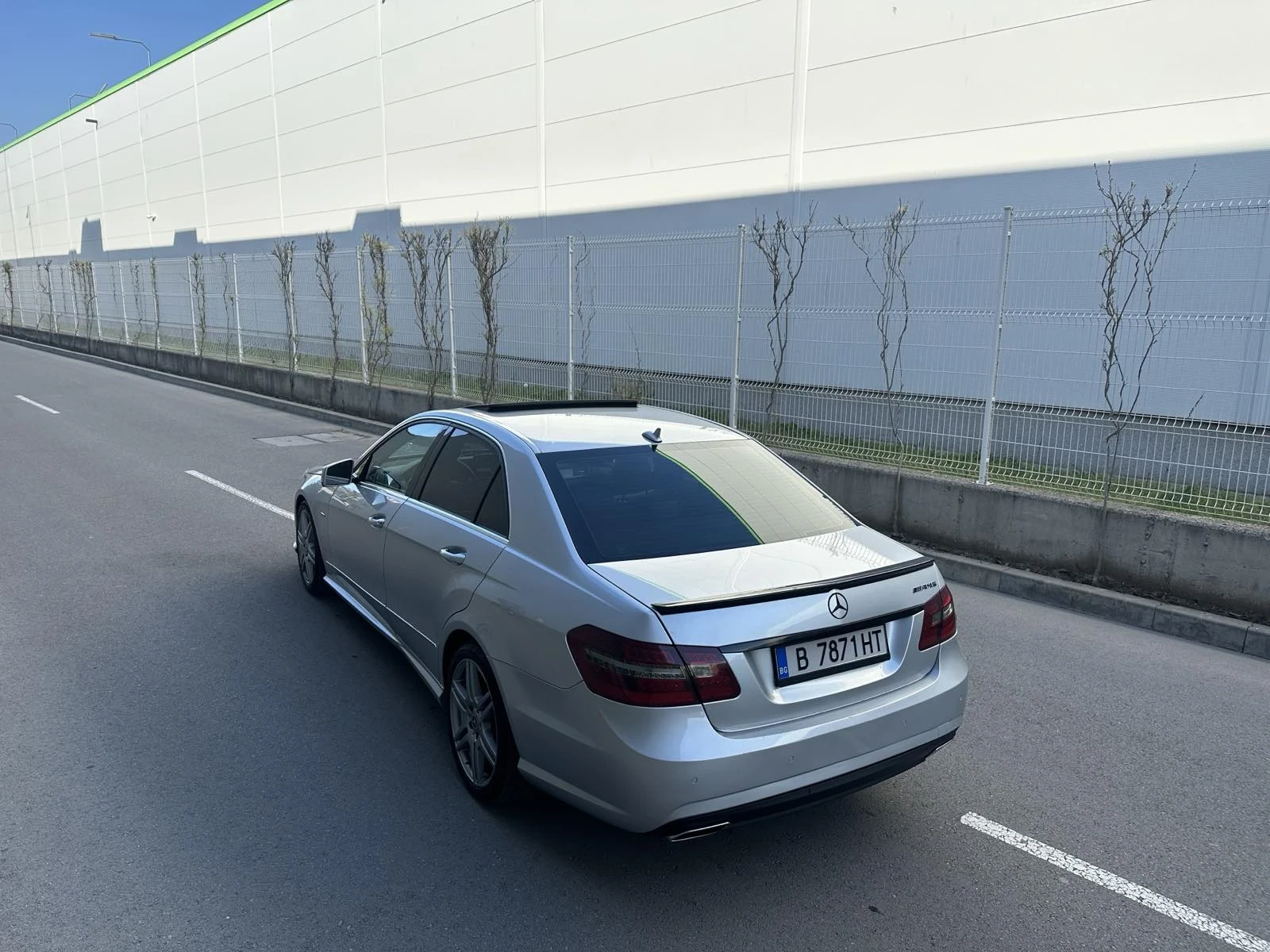 Mercedes-Benz E 220 AMG OPTIC - изображение 4