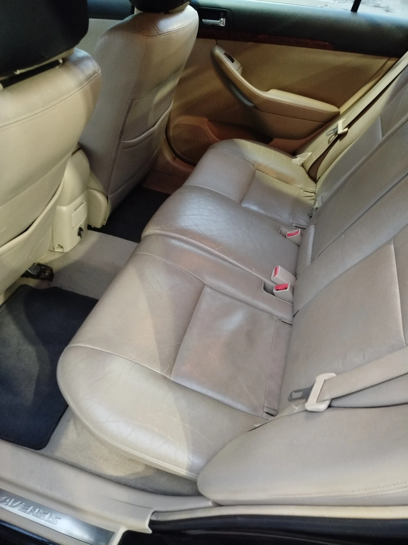 Toyota Avensis  - изображение 2