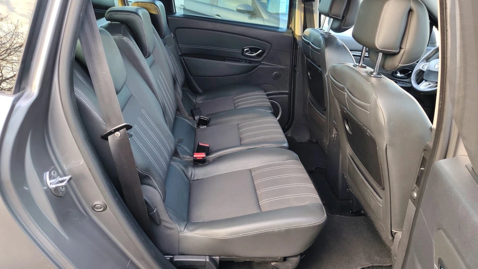 Renault Grand scenic 1.5DCI, снимка 10 - Автомобили и джипове - 53809844