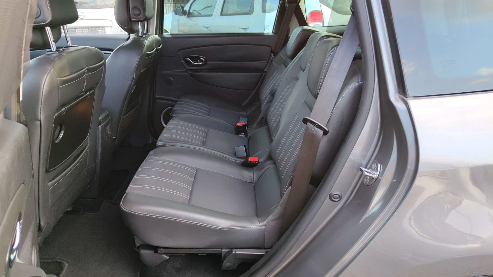 Renault Grand scenic 1.5DCI, снимка 9 - Автомобили и джипове - 53809844