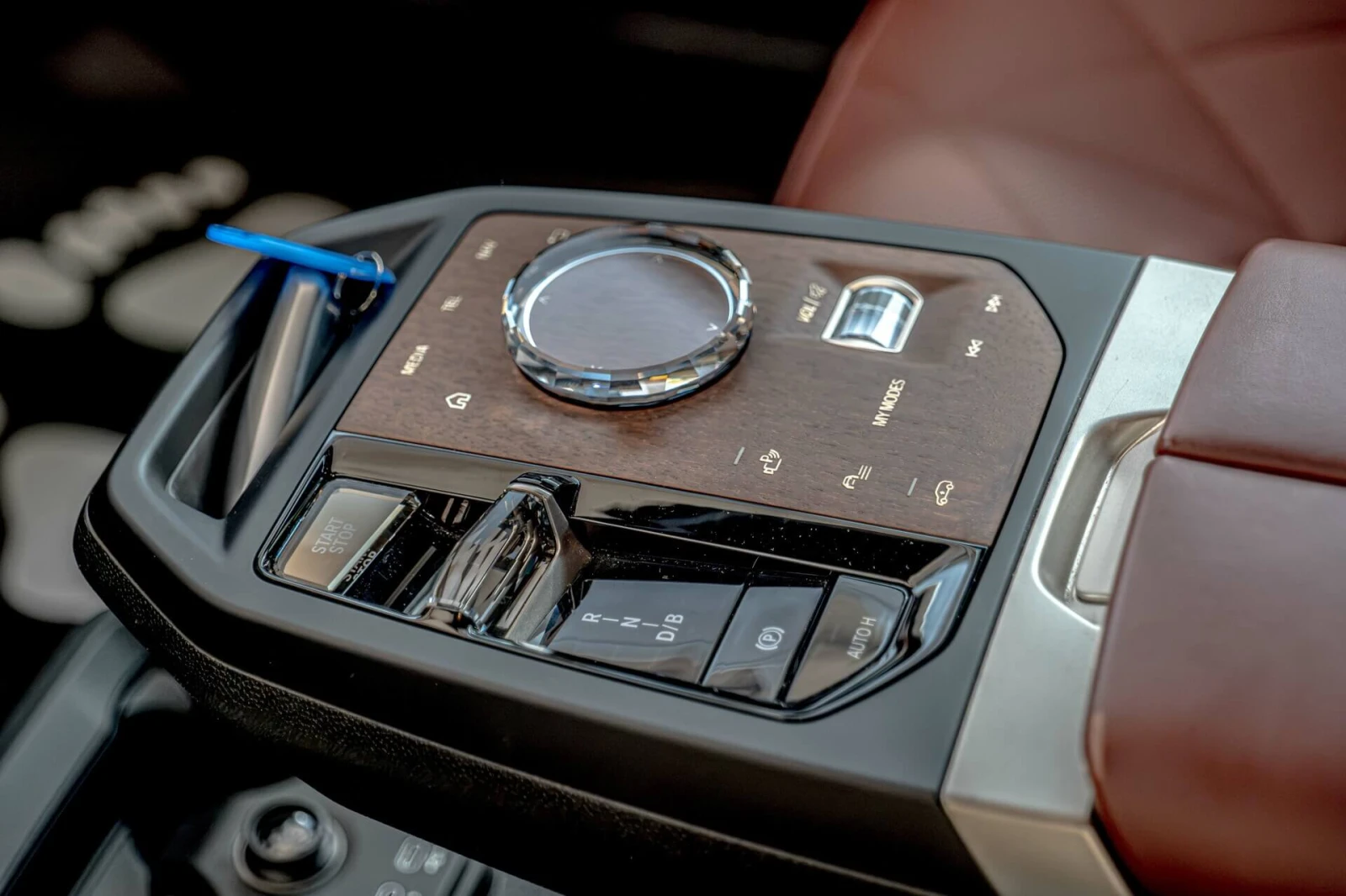 BMW iX xDrive 50/Harman Kardon/Swarovski/Design/������ 36 | Mobile.bg � ����������� 11