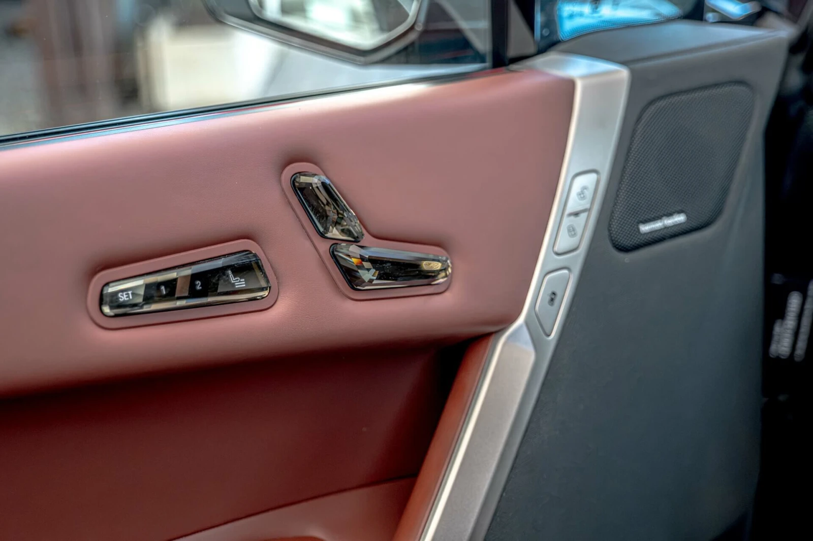 BMW iX xDrive 50/Harman Kardon/Swarovski/Design/������ 36 | Mobile.bg � ����������� 8