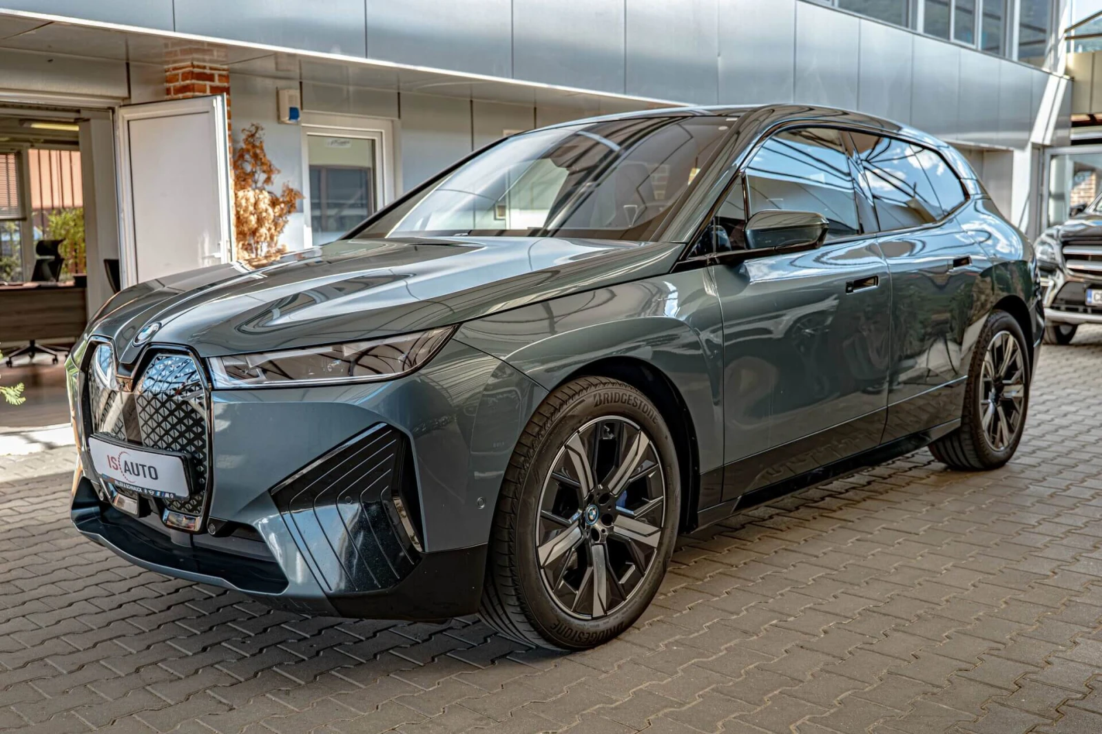 BMW iX xDrive 50/Harman Kardon/Swarovski/Design/������ 36 | Mobile.bg � ����������� 1