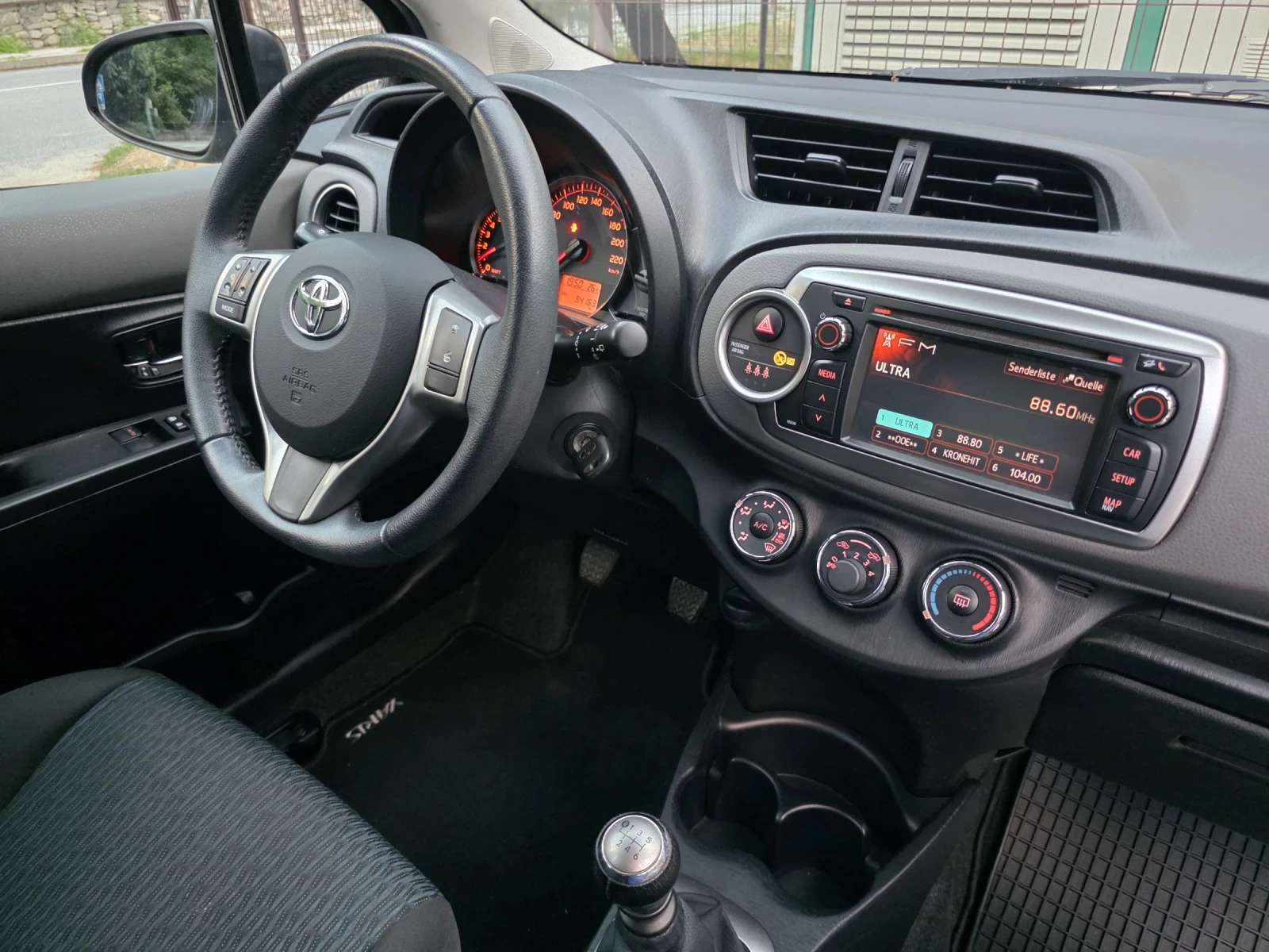 Toyota Yaris 1.33 VVT-i 94.000KM * TOP* , снимка 13 - Автомобили и джипове - 55270208