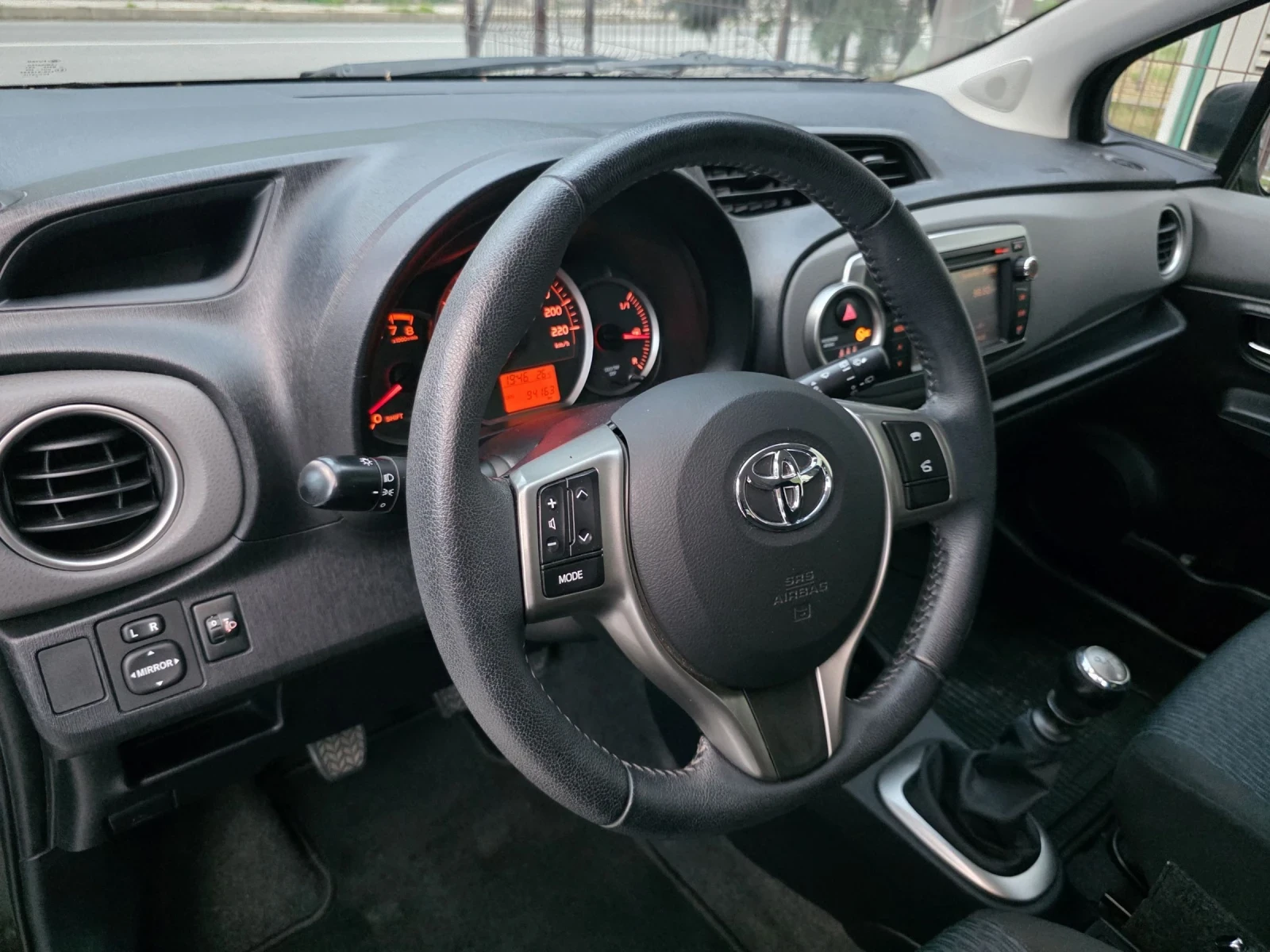 Toyota Yaris 1.33 VVT-i 94.000KM * TOP* , снимка 11 - Автомобили и джипове - 55270208