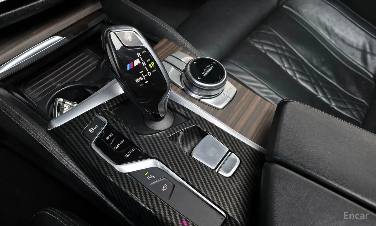 BMW 530 xDrive M Sport/360/ДИСТР/ХЕДЪП/ОБДУХ/ШИБЕДАХ/, снимка 9 - Автомобили и джипове - 55903453
