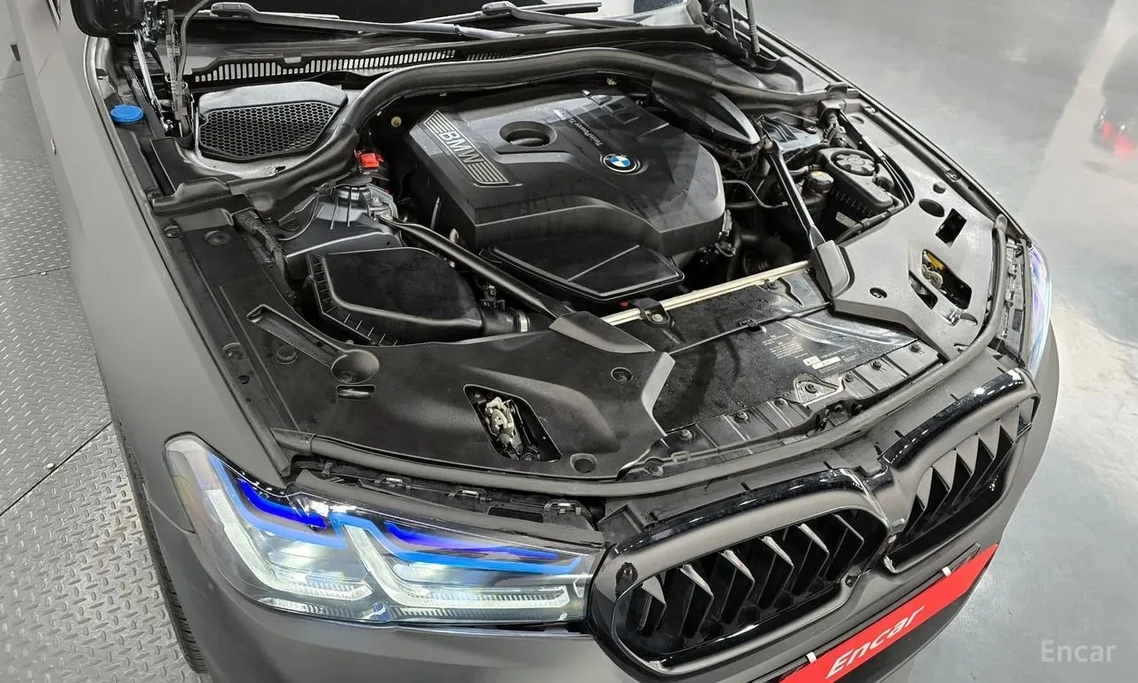BMW 530 xDrive M Sport/360/ДИСТР/ХЕДЪП/ОБДУХ/ШИБЕДАХ/, снимка 6 - Автомобили и джипове - 55903453