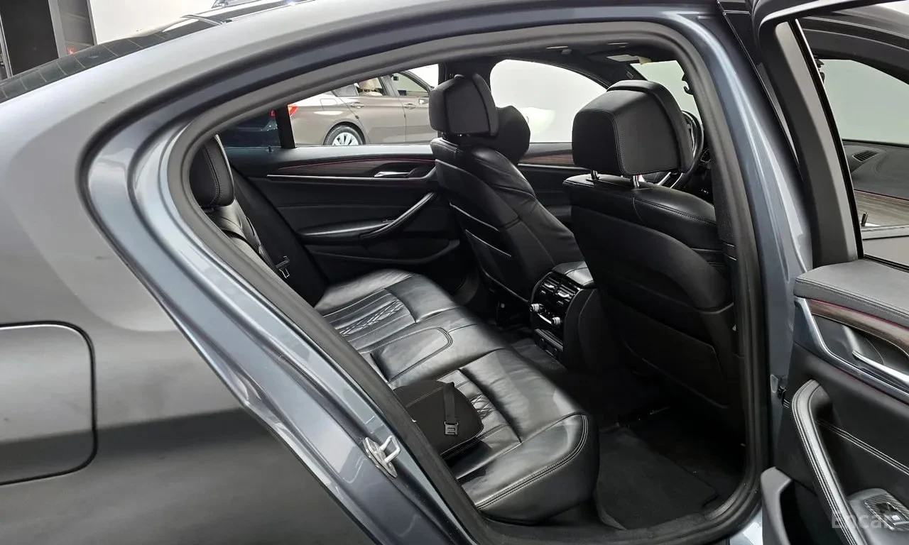 BMW 530 xDrive M Sport/360/ДИСТР/ХЕДЪП/ОБДУХ/ШИБЕДАХ/, снимка 11 - Автомобили и джипове - 55903453