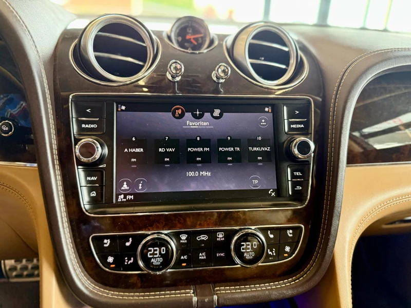 Bentley Bentayga V8 * Panorama* 22&#34;* SoftClose* Лизинг, снимка 13 - Автомобили и джипове - 50656961